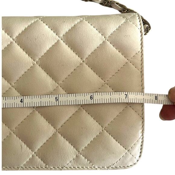 Vintage Bloomingdales Ivory White Quilted Womens Crossbody Handbag Chain - Picture 9 of 11